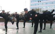 中龍護嘉保安人員只有掌握好技能才能更好的為客戶服務